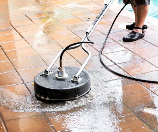 Power washing too: surface cleaner